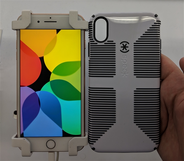 沃尔玛上架新iPhone保护壳：6.1寸和6.5寸着实不小