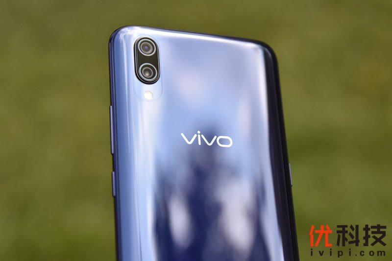 双涡轮加速+灵动水滴屏 vivo X23全面体验