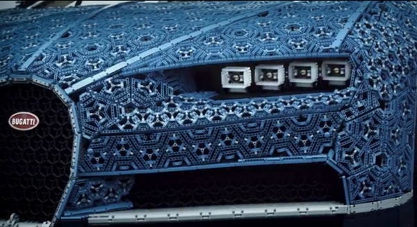 乐高在巴黎车展展出布加迪Chiron 100万个积木组装而成 时速达20km/h