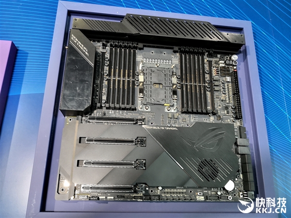 华硕技嘉秀Intel 28核心C621主板：28相供电、主动风扇