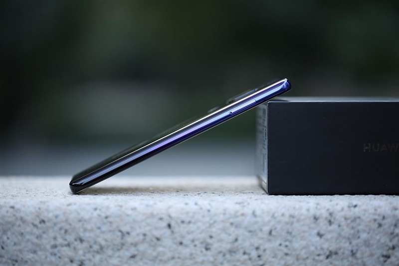 全球首颗7纳米手机芯片麒麟980加持 华为Mate 20首发评测