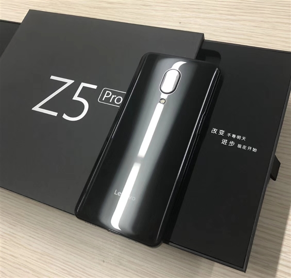 <a href='https://www.lenovo.com.cn/' target='_blank'><u>联想</u></a>新旗舰Z5 Pro真机提前曝光：超窄边惊艳 搭载ZUI 10系统