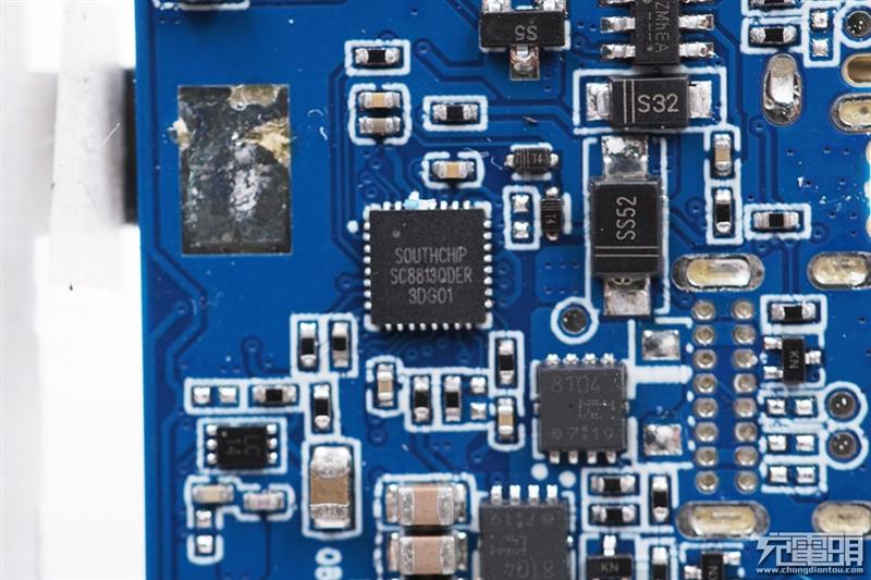 紫米10000mAh PD快充移动电源拆解：用料良心