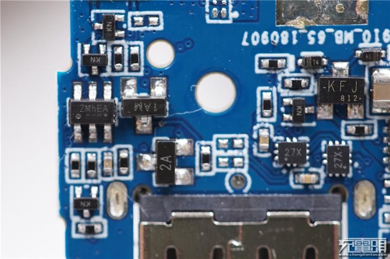 紫米10000mAh PD快充移动电源拆解：用料良心