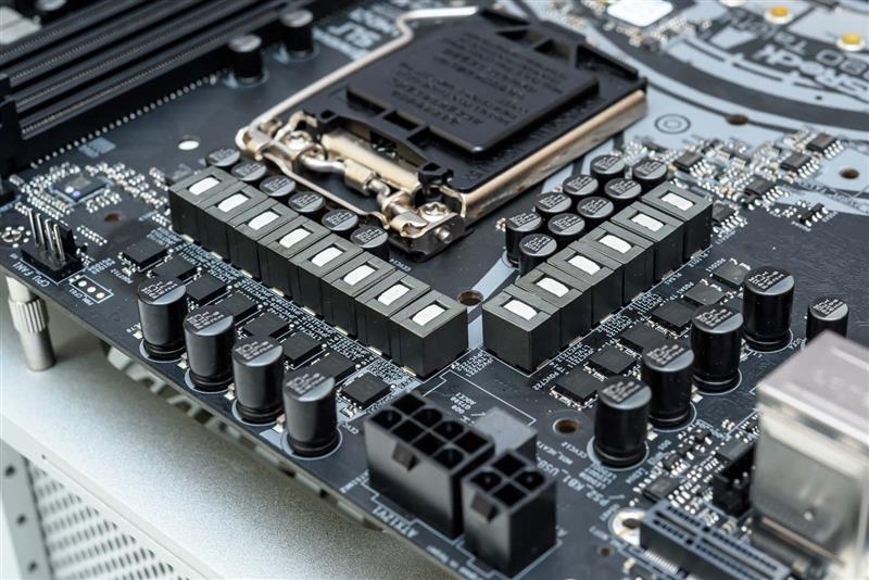砍掉超线程！Intel i7-9700K深度评测：战平R7 就是太贵