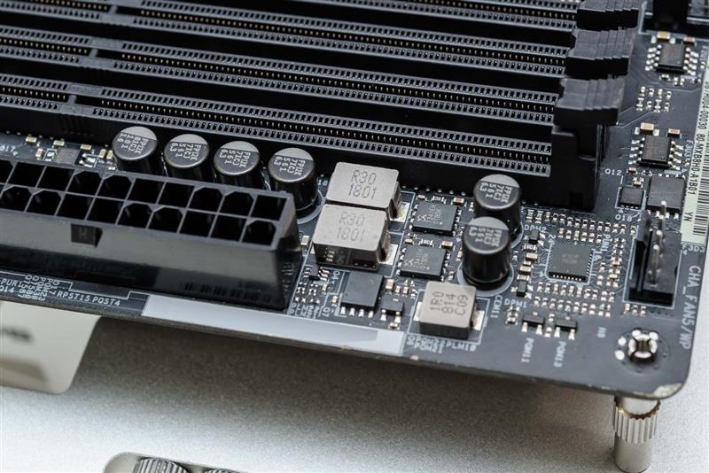 砍掉超线程！Intel i7-9700K深度评测：战平R7 就是太贵