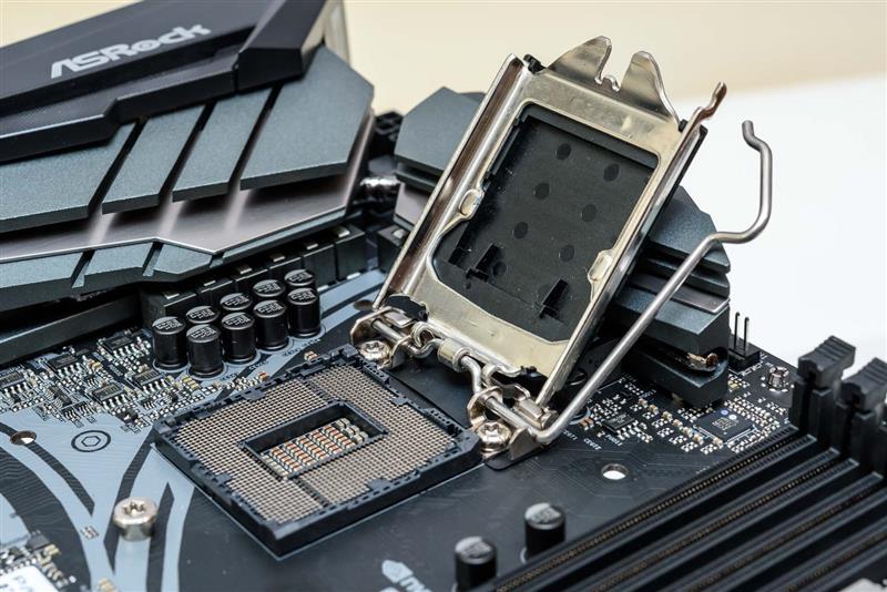 砍掉超线程！Intel i7-9700K深度评测：战平R7 就是太贵
