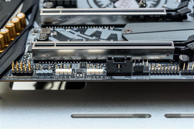 砍掉超线程！Intel i7-9700K深度评测：战平R7 就是太贵