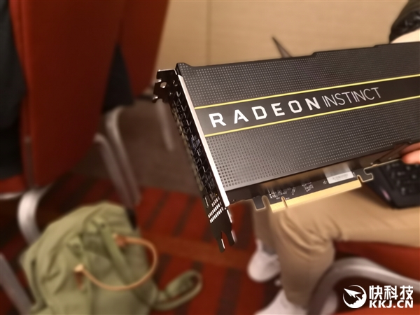 AMD 7nm Radeon Instinct真卡秀：八路并行威武