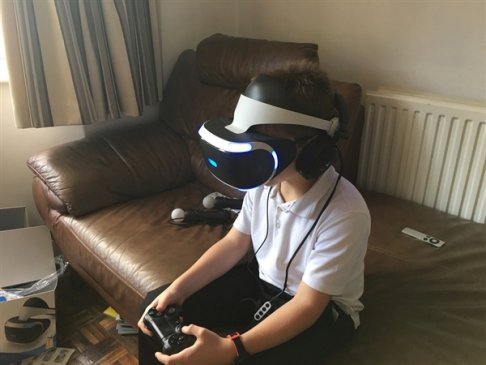 索尼新专利为VR头显设第二屏 实时转播游戏体验