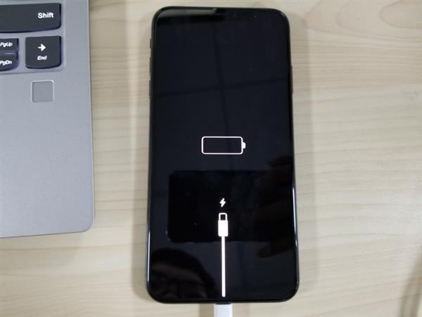 荣耀Magic 2和iPhone XS Max充电速度对比：差距明显