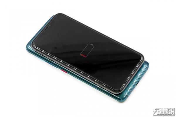 华为Mate 20 Pro“反向无线充电”测试 功率3W左右