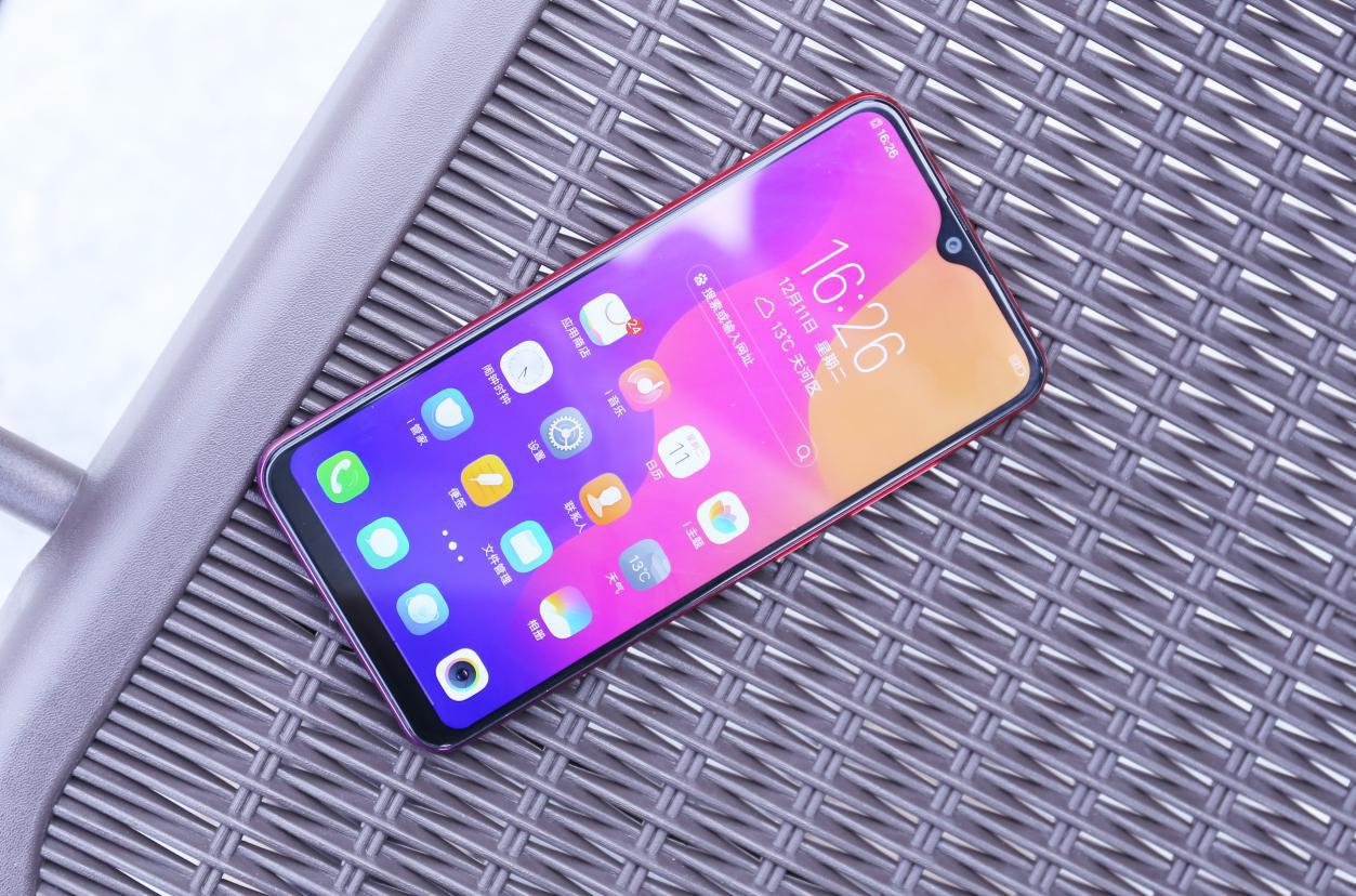 颜值、实力齐头并进，AI助力vivo Y93s跨级用户体验