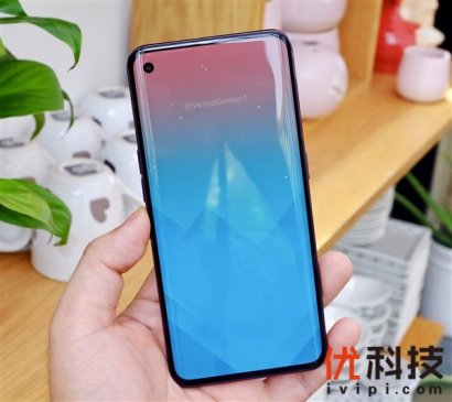 三星Galaxy S10系列价格曝光：1T版要卖12100元？