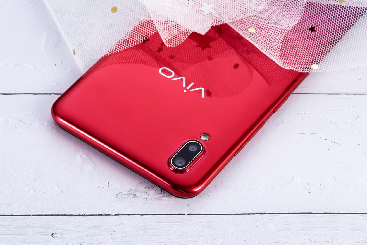 vivo Y93s拍照体验：AI美颜助力人像大片