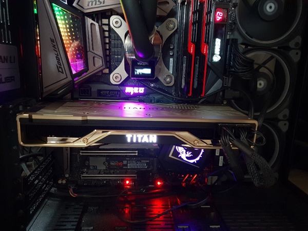 Titan RTX液冷超频：3DMark跑分超越Titan V 34％