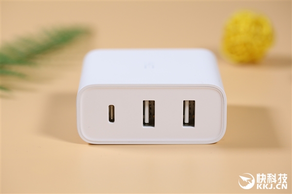 紫米65W充电器3口快充版图赏：USB-C输出可达45W