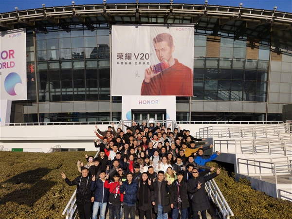 荣耀V20 4800万像素实力强悍：放大也清晰
