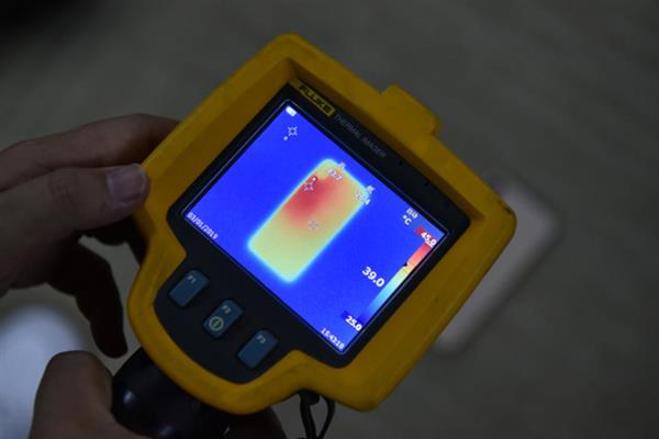 荣耀V20/iPhone XS Max散热对比:前者优势明显