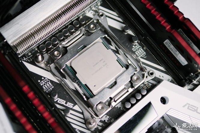 Intel 18核心酷睿i9-9980XE处理器评测：凭什么卖一万七？