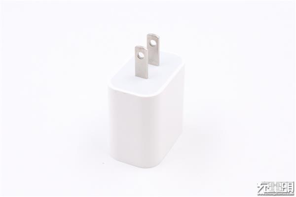 高仿苹果18W USB PD充电器拆解：都是坑