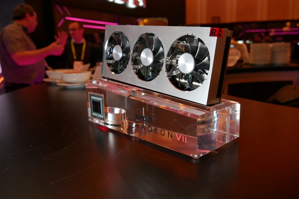 AMD 7nm Radeon VII偷偷砍一刀：双精度性能只剩一成