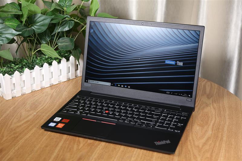 搭载AMD RX 550独显！联想Thinkpad E580评测：能玩大型游戏的亲民商务本