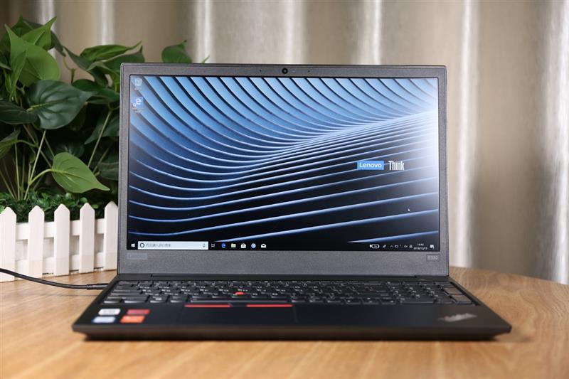 搭载AMD RX 550独显！联想Thinkpad E580评测：能玩大型游戏的亲民商务本