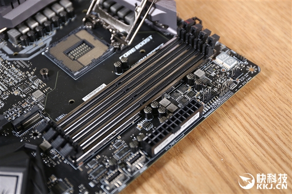 性价比、超频兼具！微星MEG Z390 ACE主板图赏