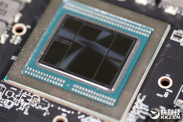全球首款7nm游戏卡！AMD Radeon VII显卡开箱图赏
