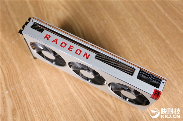 全球首款7nm游戏卡！AMD Radeon VII显卡开箱图赏