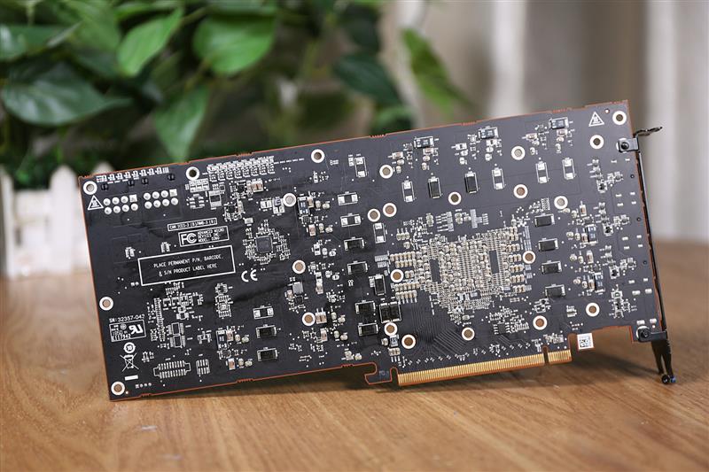 1TB/s恐怖带宽！全球首款7nm游戏显卡Radeon VII首发评测