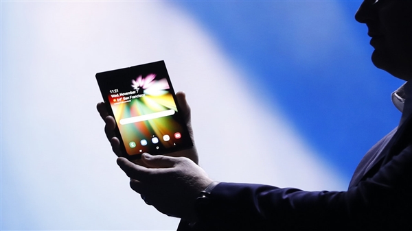 抢先<a href='https://www.huawei.com/cn/?ic_medium=direct&ic_source=surlen' target='_blank'><u>华为</u></a> 三星可折叠手机宣布：2月20日发