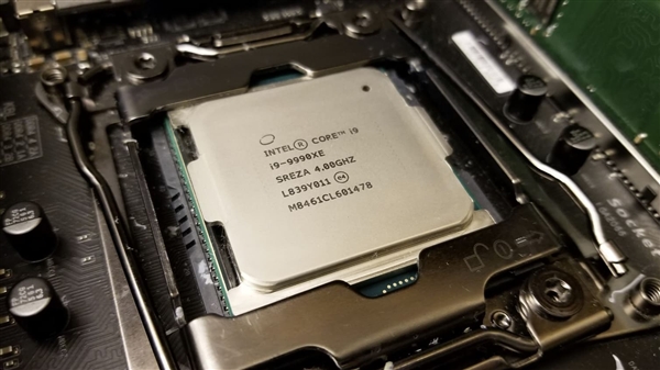 2300美元一颗拍卖！Intel i9-9990XE基准成绩公布：珍品14核