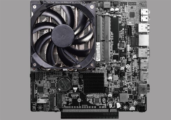 ID-Cooling发布“横躺”式CPU风冷散热器：最高支持100W的CPU