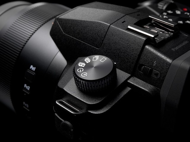 松下发布新长焦相机FZ1000 II、TZ95