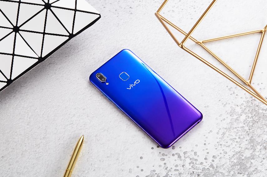 美学尽收眼底！vivo U1图赏：灵动水滴幻化指尖艺术