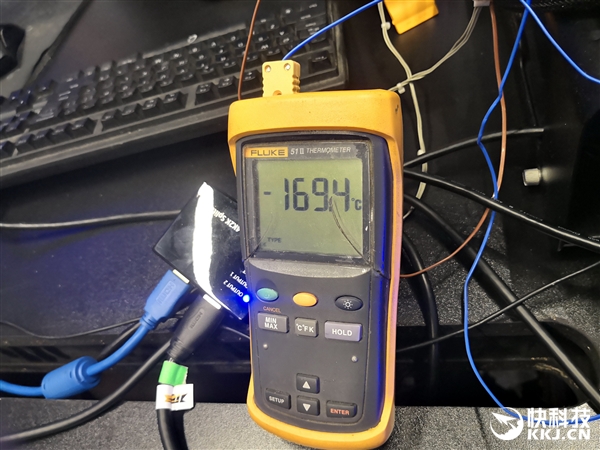 Intel i9-9900K液氮超频:8核全开达成7.2GHz!