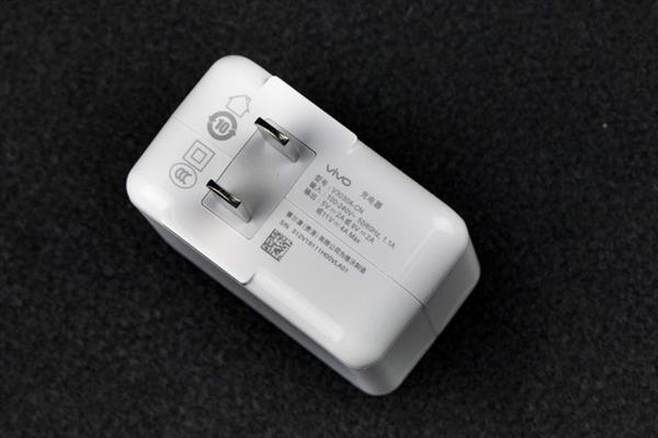 不止骁龙855+12GB内存 iQOO手机44W快充揭秘