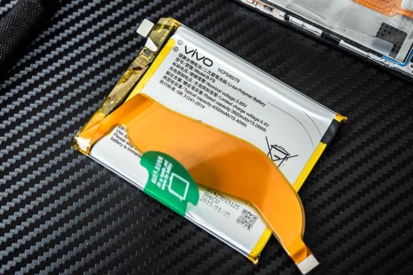 iQOO手机拆解:2998元物超所值、热管/铜箔/石墨导热膜都有了