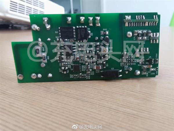 首款双USB-C口氮化镓充电器曝光：69W快充