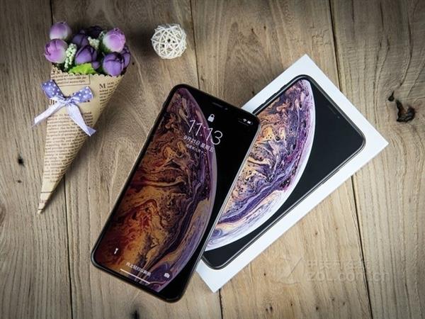 安卓<a href='https://www.apple.com/cn/' target='_blank'><u>苹果</u></a>旗舰对决 比完后我扔了iPhone XS Max