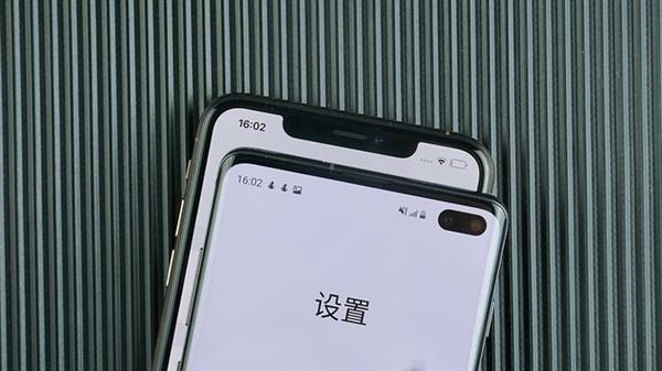 安卓<a href='https://www.apple.com/cn/' target='_blank'><u>苹果</u></a>旗舰对决 比完后我扔了iPhone XS Max