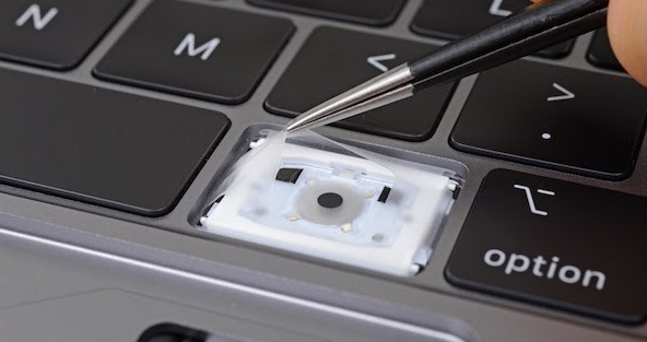 MacBook系列用户吐槽：苹果第三代蝶形键盘也开始出问题