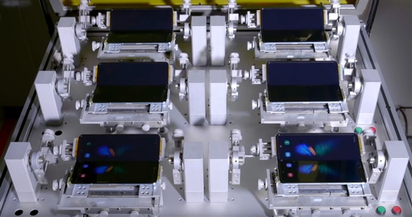 三星折叠屏Galaxy Fold极限测试：可开合20万次 能用5年