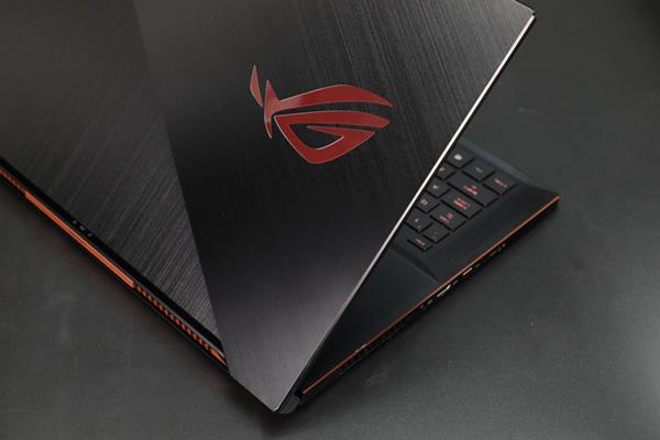 ROG冰刃3s Plus上手：超薄高性能兼得 轻薄本中的机皇