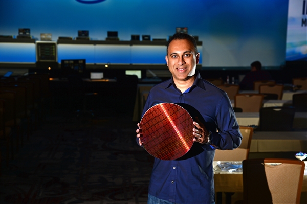 Intel发布第二代可扩展Xeon：56核心112线程、傲腾内存、400W功耗