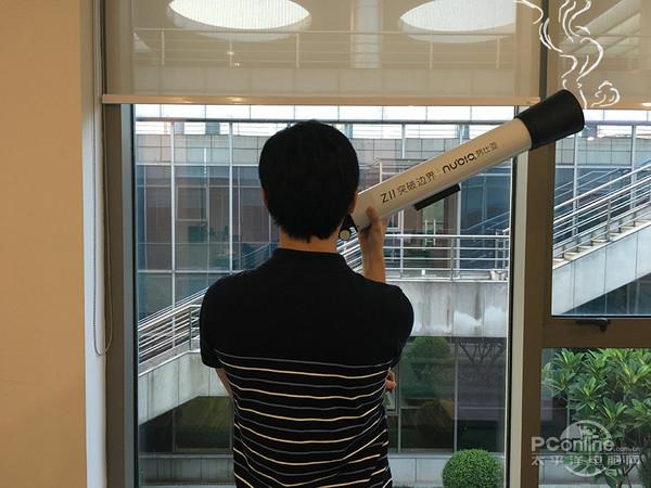 制服肥皂望远镜？手机发布会的脑洞大开邀请函