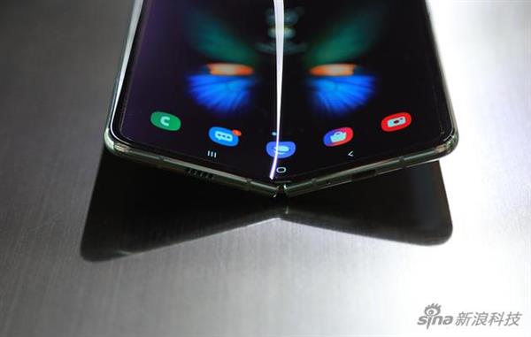 三星Galaxy Fold首发评测:弯的Phone能成手机未来吗