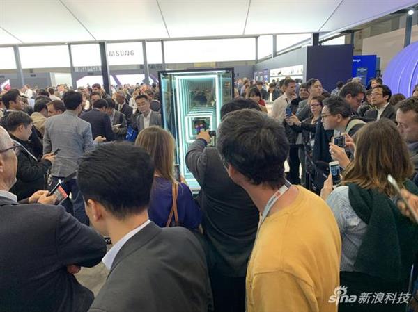 <a href='https://www.samsung.com/cn/' target='_blank'><u>三星</u></a>Galaxy Fold首发评测:弯的Phone能成手机未来吗